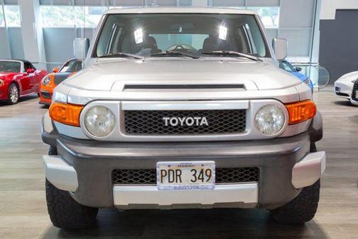 White / Titanium Metallic 2007 Toyota FJ Cruiser