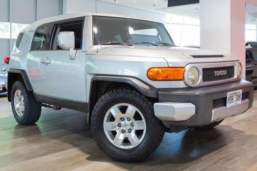 White / Titanium Metallic 2007 Toyota FJ Cruiser