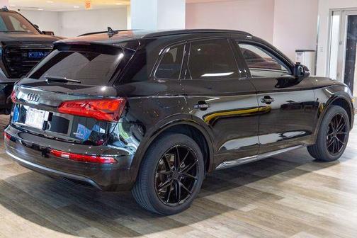 Mythos Black Metallic 2019 Audi Q5 2.0T Premium Plus