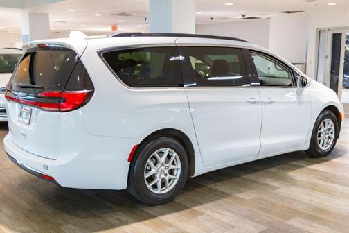 2022 Chrysler Pacifica Touring-L