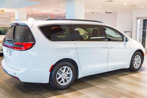 2022 Chrysler Pacifica Touring-L
