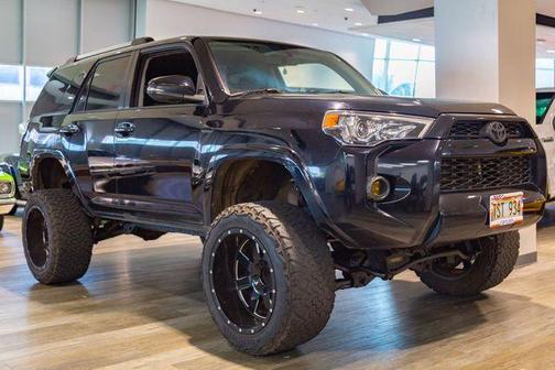 Midnight Black Metallic 2019 Toyota 4Runner SR5 Premium