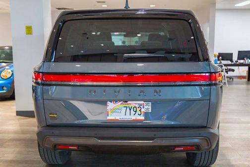 2025 Rivian R1S 1103FT. LBS.