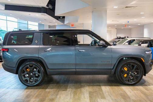 2025 Rivian R1S 1103FT. LBS.