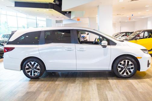 Platinum White 2026 Honda Odyssey EX-L