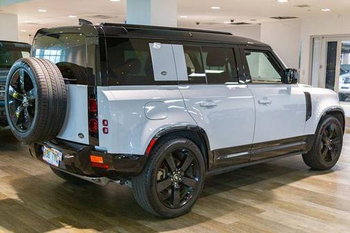 Yulong White 2023 Land Rover Defender 110 X-Dynamic SE