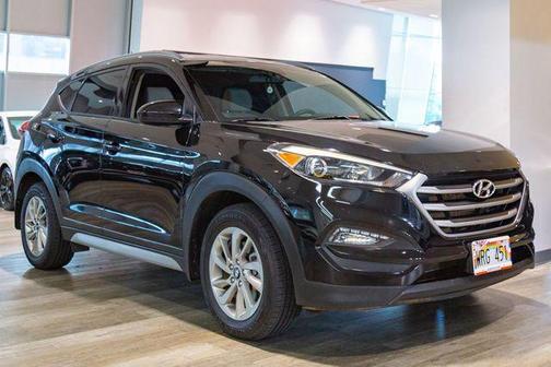 Black Noir Pearl 2017 Hyundai TUCSON SE