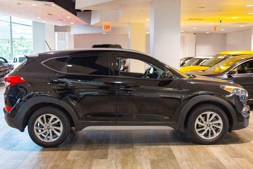 Black Noir Pearl 2017 Hyundai TUCSON SE