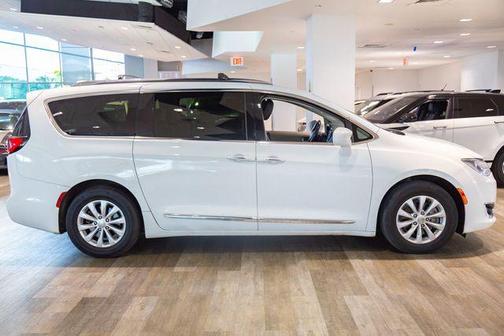 2018 Chrysler Pacifica Touring-L