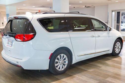2018 Chrysler Pacifica Touring-L
