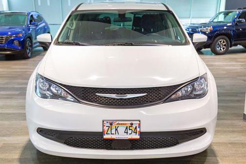 2022 Chrysler Voyager LX