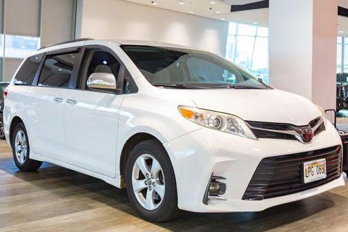 2018 Toyota Sienna LE