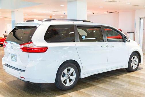 2018 Toyota Sienna LE
