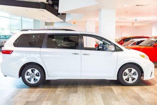 2018 Toyota Sienna LE