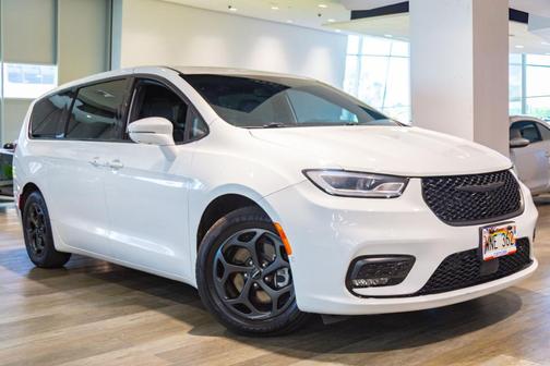 Bright White Clearcoat 2022 Chrysler Pacifica Hybrid Limited