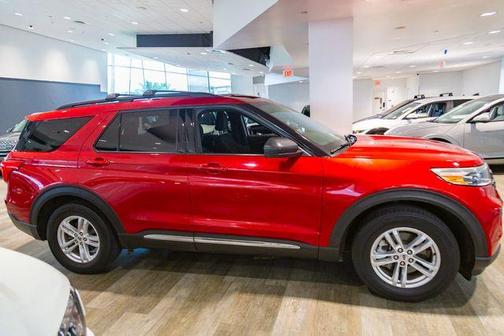 Rapid Red Metallic Tinted Clearcoat 2020 Ford Explorer XLT