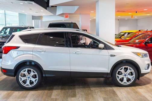 White Platinum Tri-Coat Metallic 2019 Ford Escape Titanium