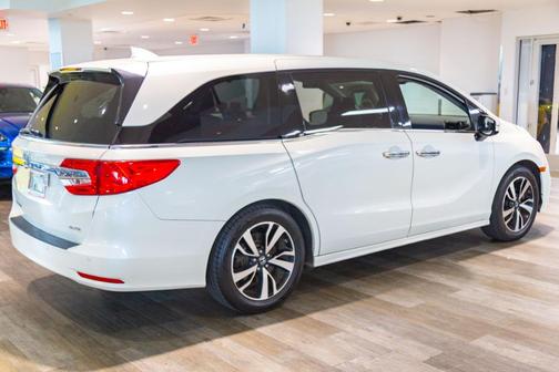 White Diamond 2018 Honda Odyssey Elite