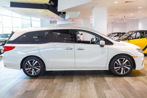 White Diamond 2018 Honda Odyssey Elite