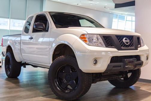 Glacier White 2020 Nissan Frontier SV Truck
