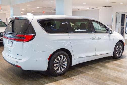2022 Chrysler Pacifica Hybrid Limited