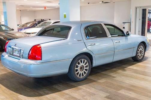2010 Lincoln Town Car Signature Limited