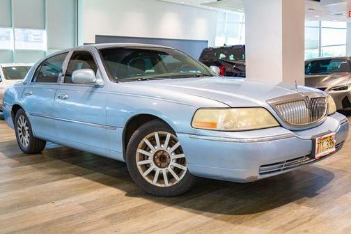 2010 Lincoln Town Car Signature Limited