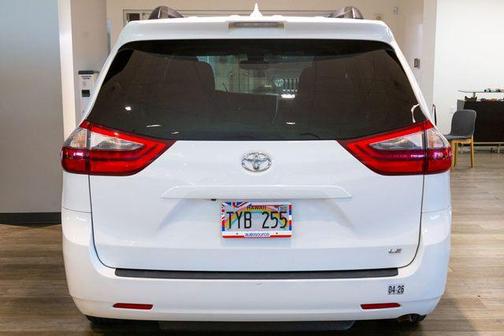 2020 Toyota Sienna LE