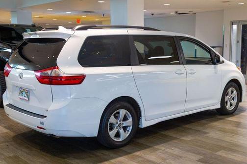 2020 Toyota Sienna LE