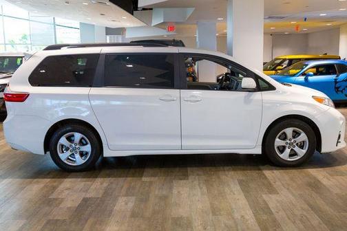 2020 Toyota Sienna LE