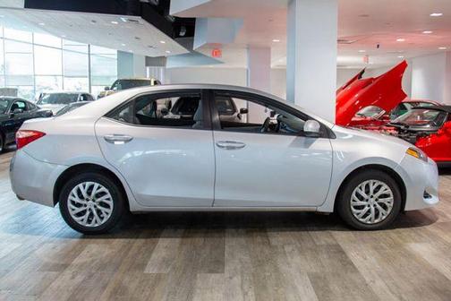 Classic Silver Metallic 2017 Toyota Corolla SE
