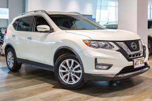 White 2018 Nissan Rogue SV SUV