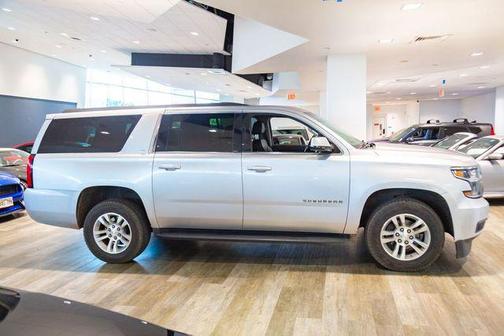 Silver Ice Metallic 2019 Chevrolet Suburban LT