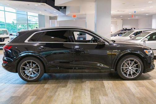 2022 Audi e-tron Premium