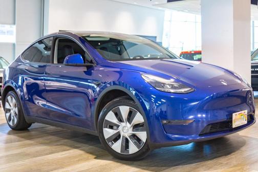 Deep Blue Metallic 2023 Tesla Model Y Long Range