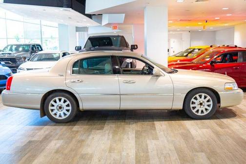 2008 Lincoln Town Car Signature Limited