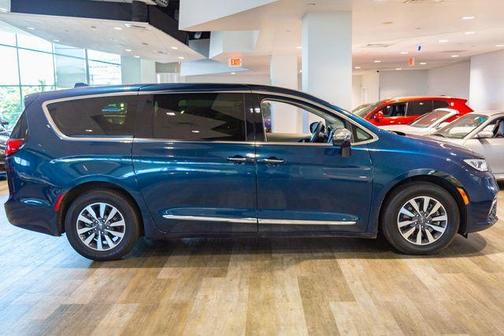 2022 Chrysler Pacifica Hybrid Limited