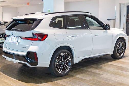 Mineral White Metallic 2023 BMW X1 xDrive28i