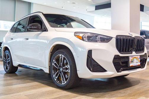Mineral White Metallic 2023 BMW X1 xDrive28i
