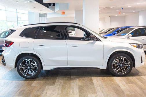 Mineral White Metallic 2023 BMW X1 xDrive28i