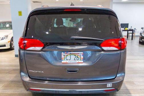 Granite Crystal Clearcoat Metallic 2017 Chrysler Pacifica Touring-L Plus