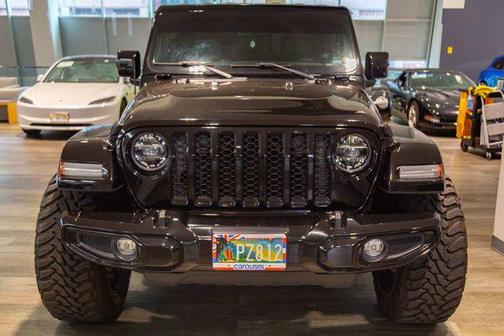 Black Clearcoat 2022 Jeep Gladiator Overland