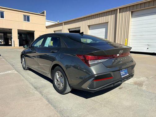 2025 Hyundai ELANTRA SE