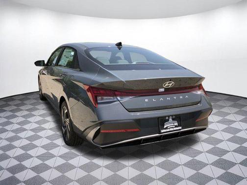 2025 Hyundai ELANTRA SEL
