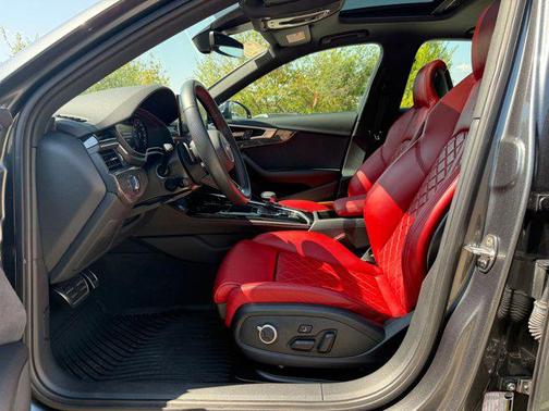 2022 Audi S4 Premium Plus TFSI quattro Tiptronic