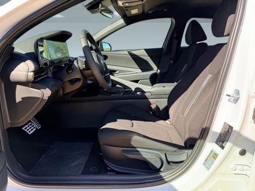 2025 Hyundai ELANTRA HEV SEL Sport