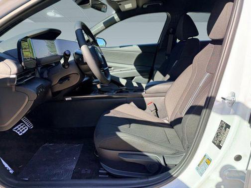 2025 Hyundai ELANTRA HEV SEL Sport