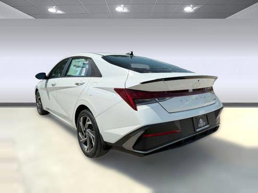 2025 Hyundai ELANTRA HEV SEL Sport