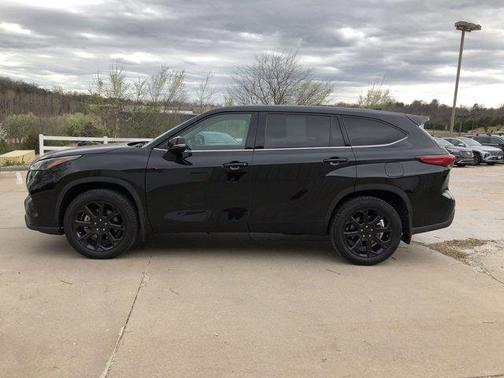 2022 Toyota Highlander LE