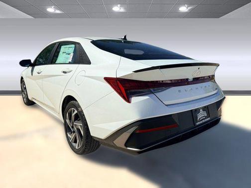 2025 Hyundai ELANTRA HEV SEL Sport